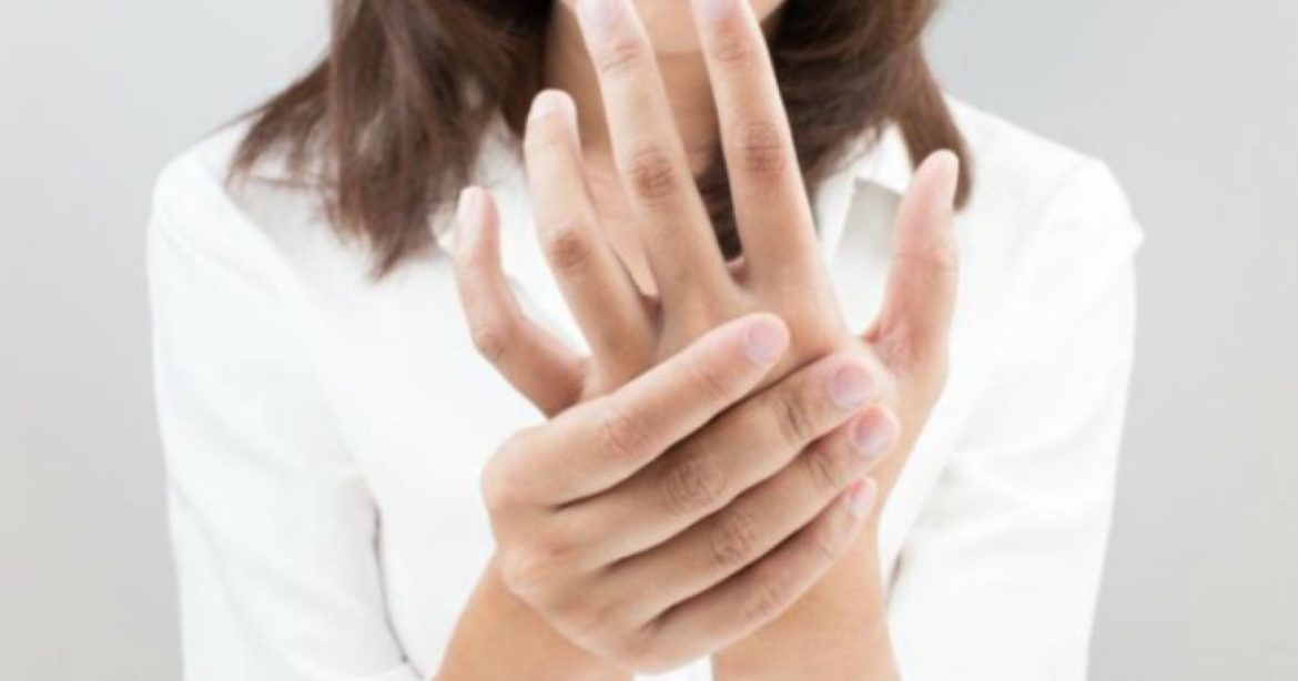 Німіють пальці рук