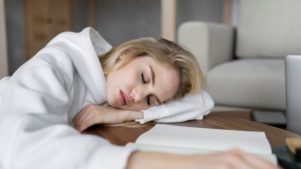 Постійно хочеться спати причини